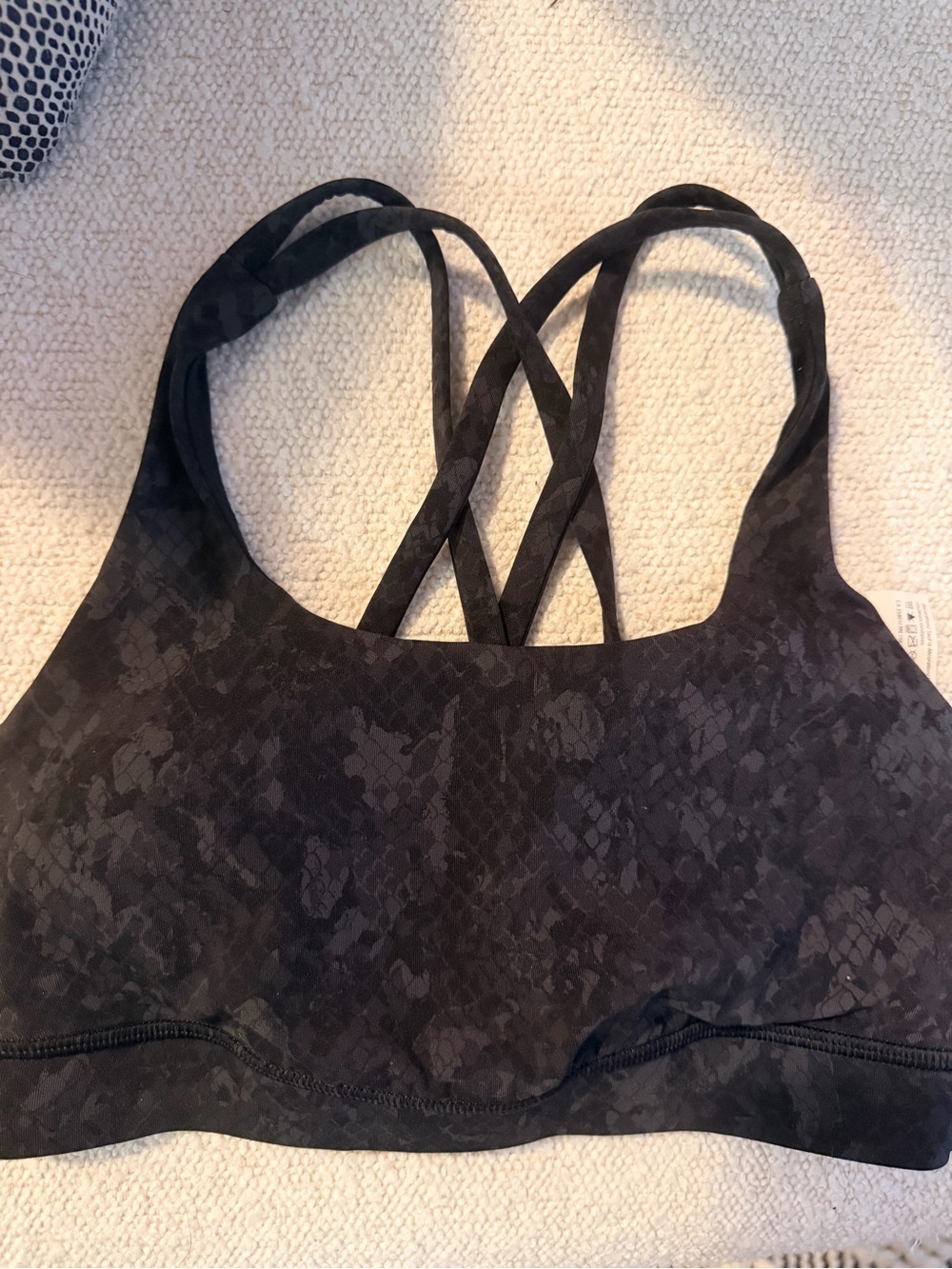 Lululemon camo Black Crisscross Strappy Sports Bra size 2